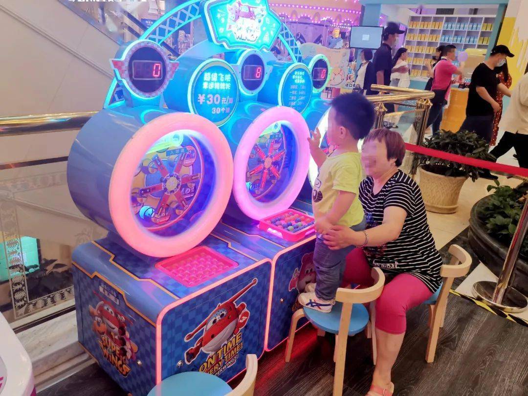 探索未来幸运之门，3D摇奖机模拟器