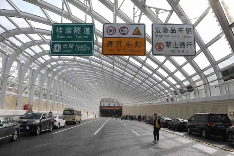 二四六香港资料期期准千附三险阻2024年
