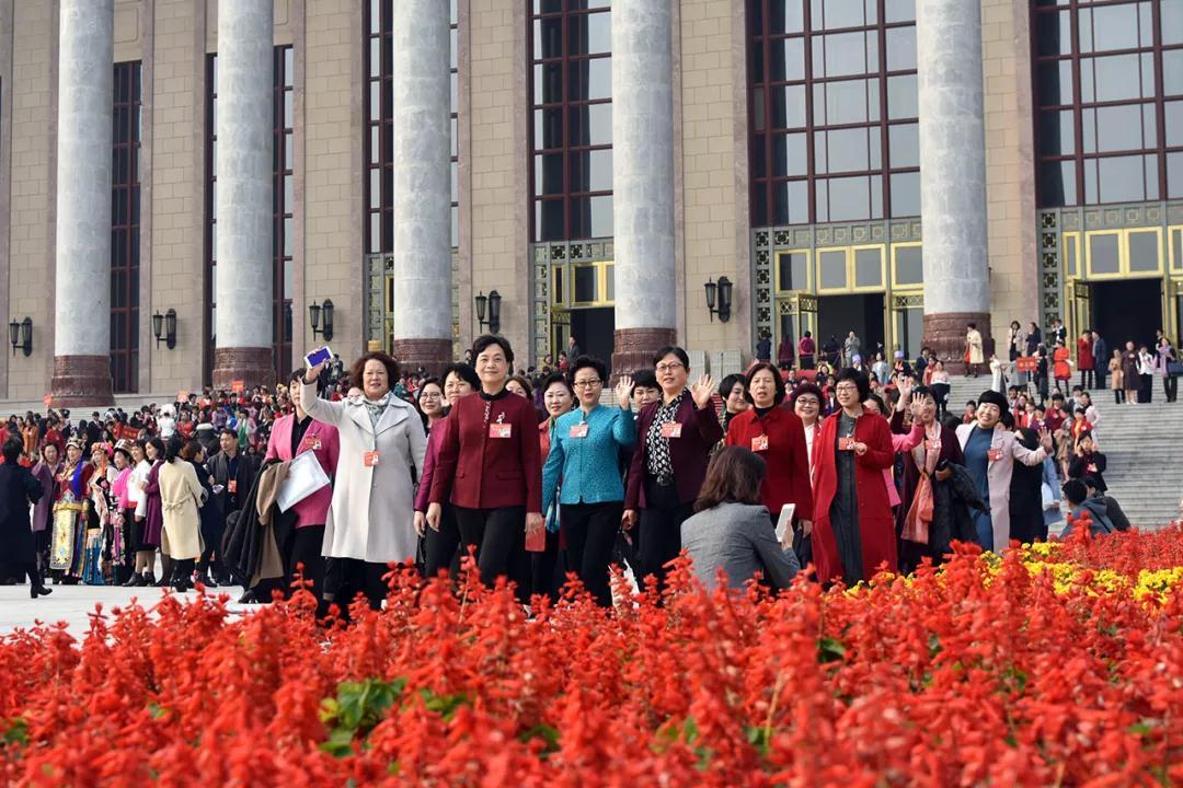 天下釆彩与你同行—探索人生多彩之旅的资料分享天下釆彩与你同行资料第一