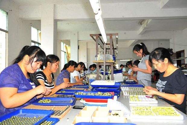 工厂拿货回家加工，一种灵活的生产模式与创业新机遇工厂拿货回家加工惠州在哪里