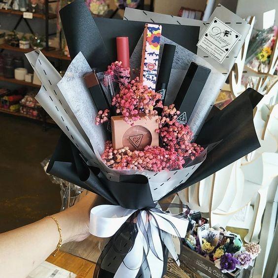 化妆品招聘，寻找美妆行业的精英人才化妆品招聘岗位