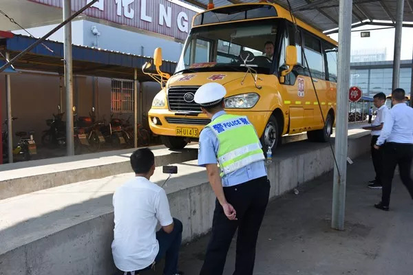 招聘校车司机两名—安全驾驶，守护未来之旅招聘校车司机2名北京