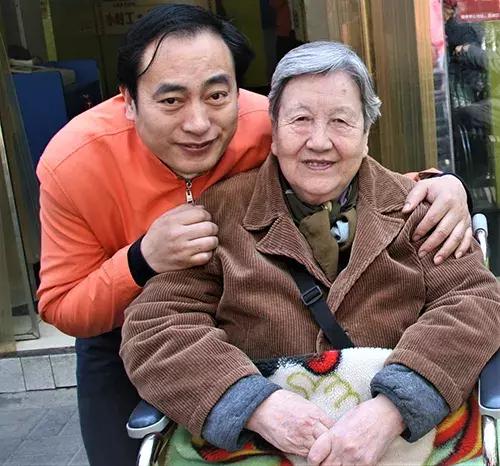 北京保姆，职业背后的故事与责任北京保姆价格一览表最新