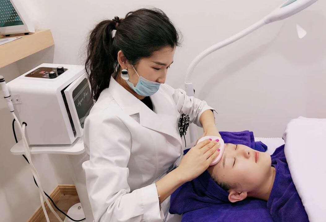 医学类最吃香的三个专业，探究其魅力与价值本科医学类最吃香的三个专业